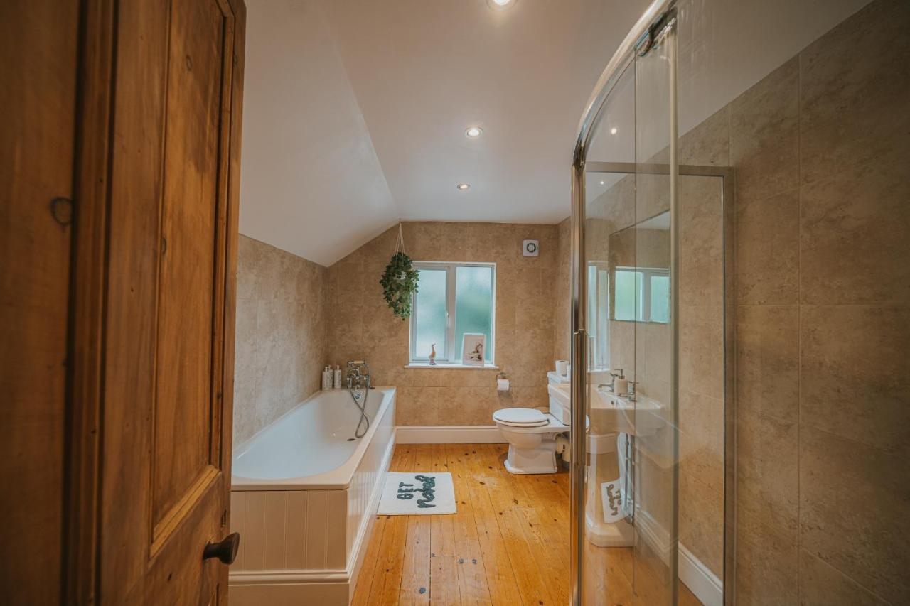 Cotswolds- Homely 2 Bed House With Garden, Wifi - Esho Stays Cirencester Extérieur photo