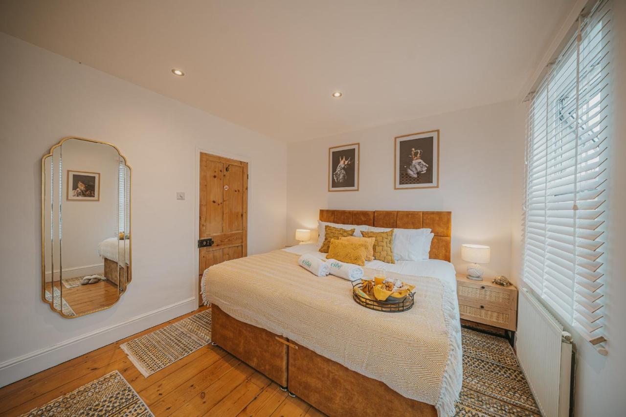Cotswolds- Homely 2 Bed House With Garden, Wifi - Esho Stays Cirencester Extérieur photo