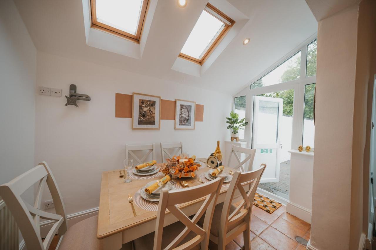 Cotswolds- Homely 2 Bed House With Garden, Wifi - Esho Stays Cirencester Extérieur photo
