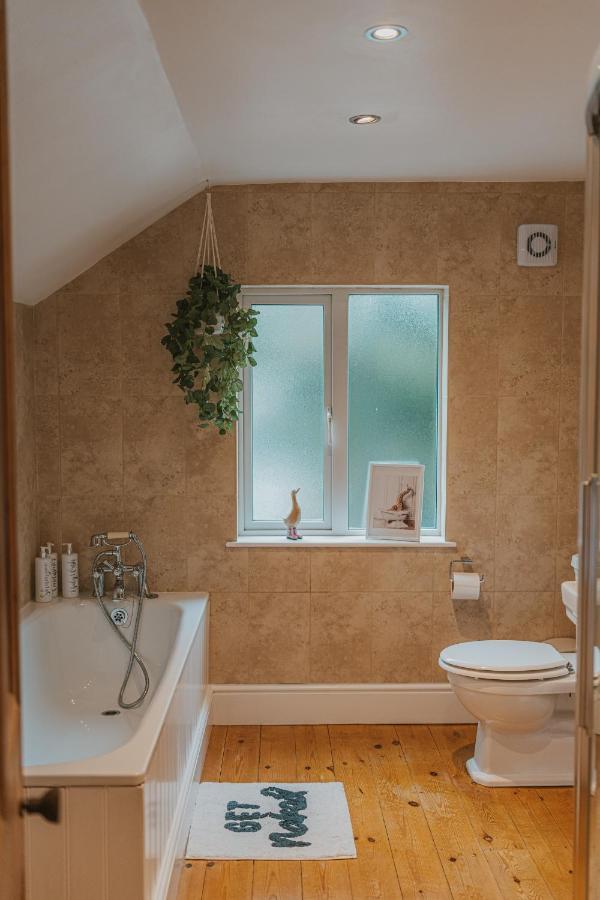 Cotswolds- Homely 2 Bed House With Garden, Wifi - Esho Stays Cirencester Extérieur photo